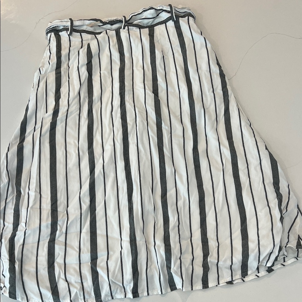 Striped Black and White Button-Down Skirt - Picture 5 of 5